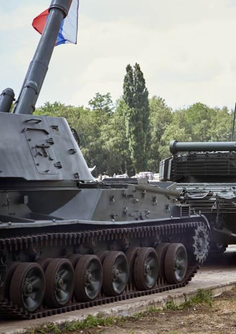 Ukraine weapons: What tanks and other equipment are countries giving? - BBC  News